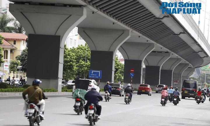 Lắp màn hình LED ở gầm cầu cạn: Góc nhìn chuyên gia, hiệu quả và nguy cơ tiềm ẩn