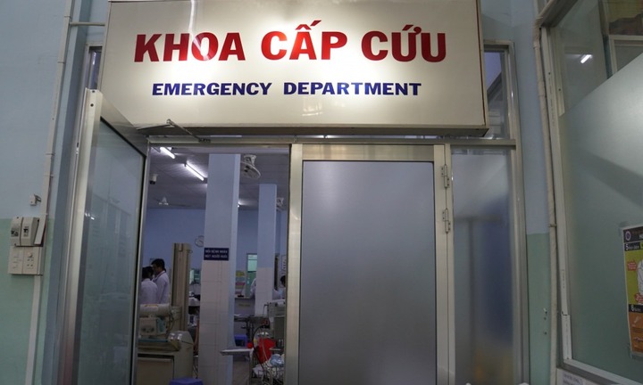 Hơn 40 người nhập viện cấp cứu sau khi ăn bánh mì ở TP.HCM