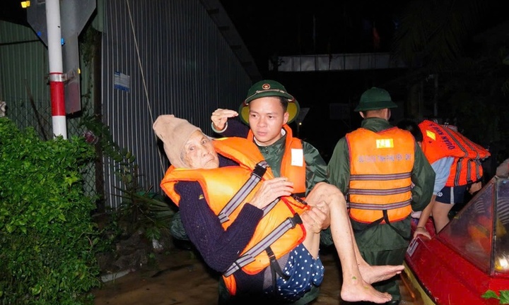 Bão số 13 khiến 5 người thiệt mạng, 6 người bị thương