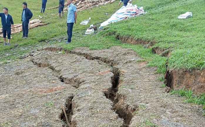 Hồ 1,7 triệu m3 nguy cơ vỡ đập, Lâm Đồng cấp tốc di dời dân