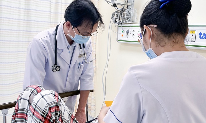 Vụ nghi ngộ độc bánh mì ở TP.HCM: 52 ca nhập viện, có thai phụ, người suy thận 