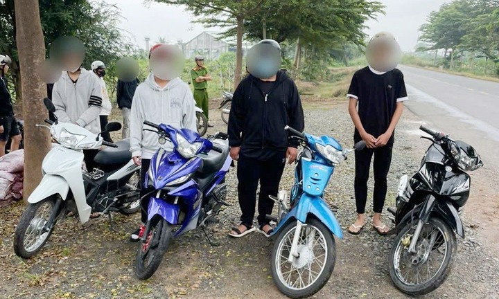 Tạm giữ 17 xe máy 