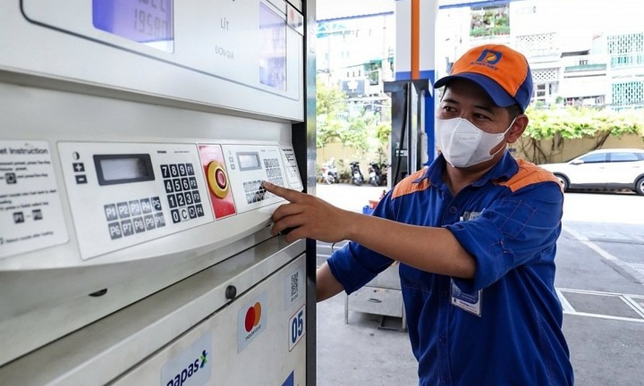 Giá xăng dầu tăng nhẹ từ 15h hôm nay (13/11)