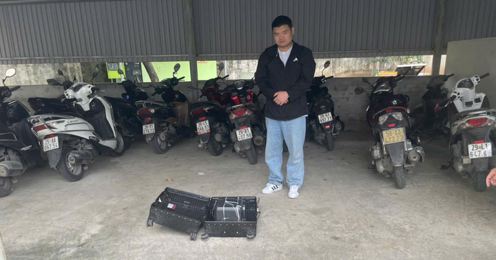  Bắt đối tượng dựng trạm phát sóng ảo giữa phố để lừa chiếm tiền tài khoản ngân hàng ở Hà Nội