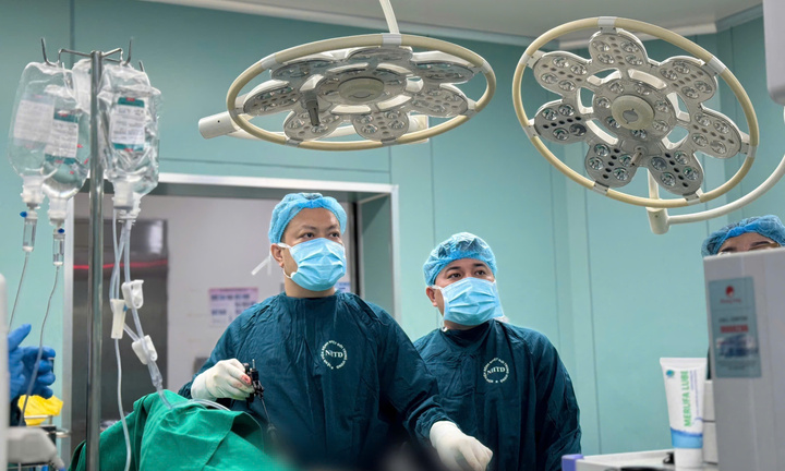 Ca mổ “nguy hiểm bậc nhất năm” cho người đàn ông mắc K dạ dày cùng HIV, suy thận