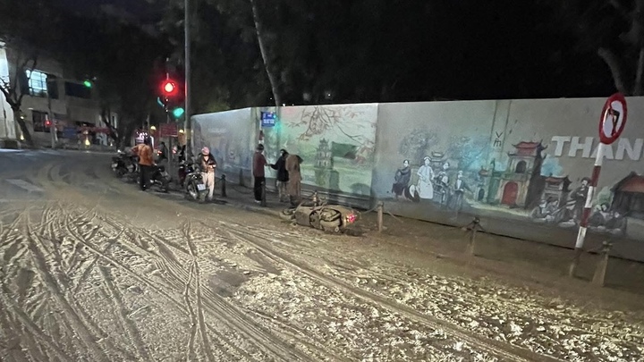 MRB lên tiếng về việc bùn nhão xuất hiện trên phố Tôn Đức Thắng, Hà Nội