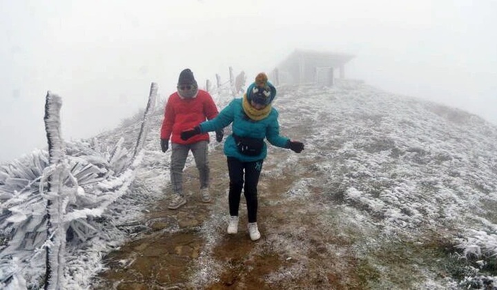 Đêm nay (17/11), Miền Bắc đón không khí lạnh mạnh nhất từ đầu mùa, có nơi rét đậm, rét hại