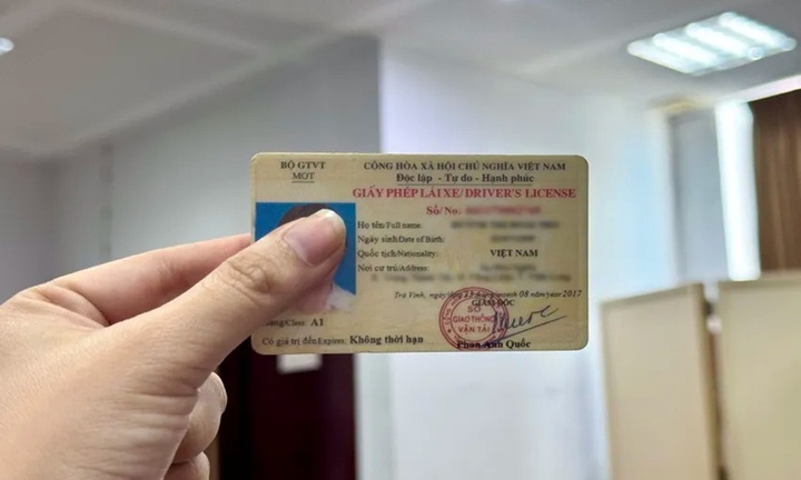 Dùng bằng lái xe máy giả sẽ bị phạt bao nhiêu tiền ?