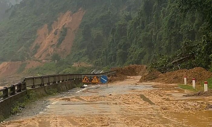 Khẩn trương khắc phục hậu quả mưa lũ tại Trung Bộ 