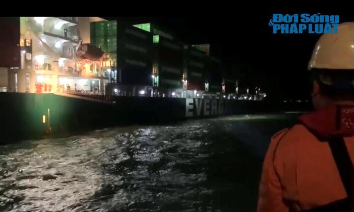 Xuyên đêm cứu nạn thuyền viên nước ngoài bị nạn trên vùng biển Việt Nam