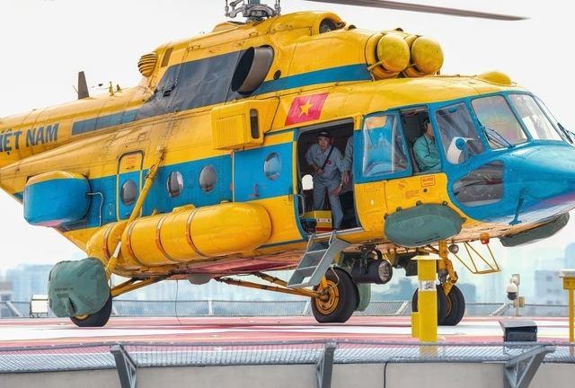 Bộ Quốc phòng điều trực thăng cứu trợ đồng bào vùng lũ Khánh Hòa, Đắk Lắk