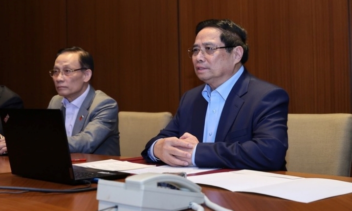 Thủ tướng họp khẩn trực tuyến từ Algeria về ứng phó mưa lũ, thiên tai