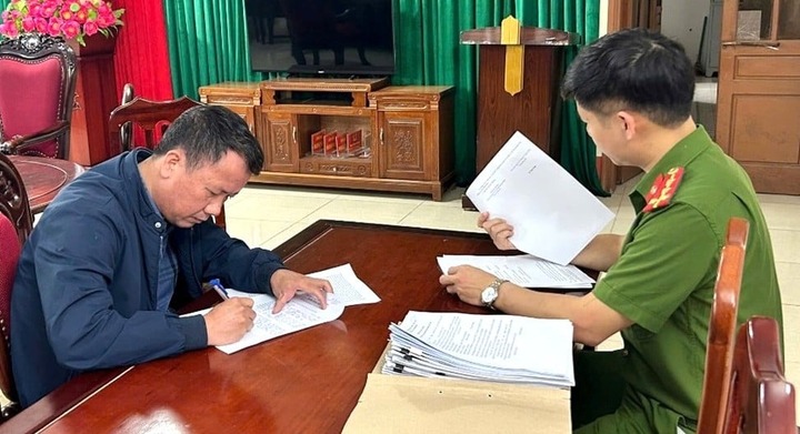 Khởi tố Trịnh Văn Minh - nguyên cán bộ địa chính xã nhận hối lộ khi làm sổ đỏ trái phép