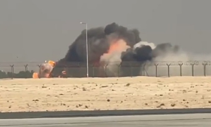 Clip: Máy bay chiến đấu của Ấn Độ rơi khi biểu diễn triển lãm, phi công thiệt mạng