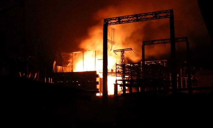 Ukraine liên tiếp tập kích loạt nhà máy lọc dầu Nga, nhiều tiếng nổ lớn được ghi nhận