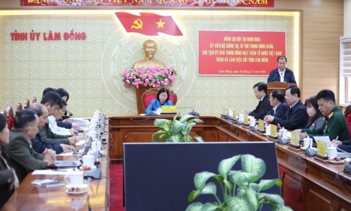 Chủ tịch Ủy ban Trung ương MTTQ Việt Nam thăm hỏi, động viên người dân vùng lũ Lâm Đồng