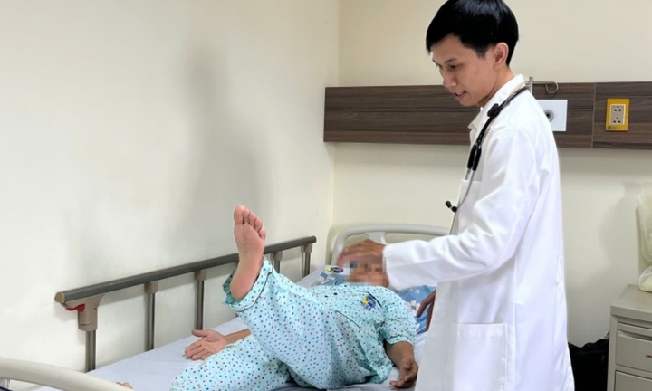 Tin đời sống 23/11: Người phụ nữ đột quỵ khi đang quét sân