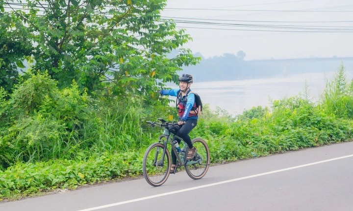 Tin tức giáo dục 24h: Giáo sư đạp xe 400km trong 24 giờ, chở theo lời kêu gọi đặc biệt