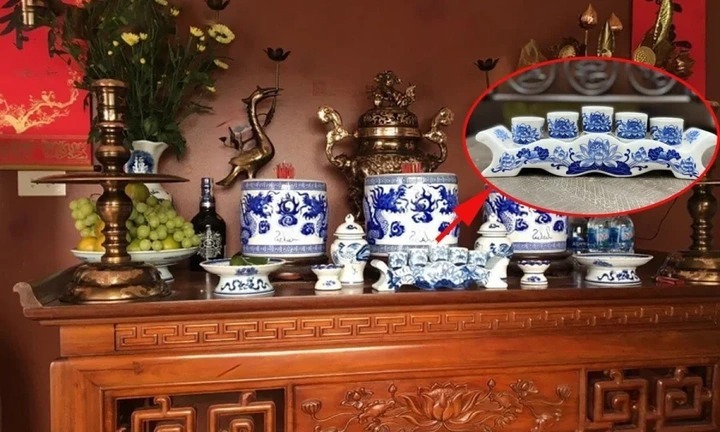 Tại sao cần dâng nước, thay nước khi thắp hương?