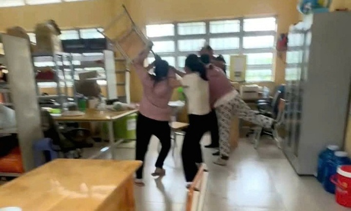 Thông tin mới nhất vụ thầy giáo nhắn tin 