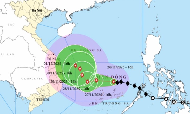 Bão số 15 đã mạnh lên cấp 10, cách đảo Song Tử Tây khoảng 200km