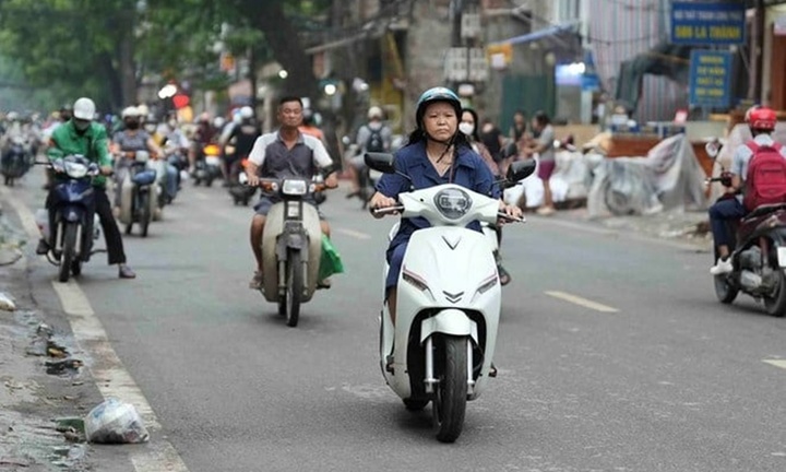 Hà Nội cấm xe máy xăng theo giờ trong vành đai 1 từ ngày 1/7/2026