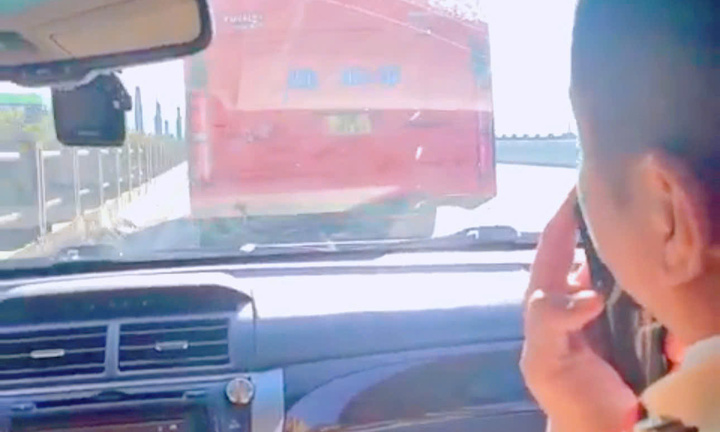 Hà Nội: Xe khách không nhường đường cho xe ưu tiên đi làm nhiệm vụ bị xử lý