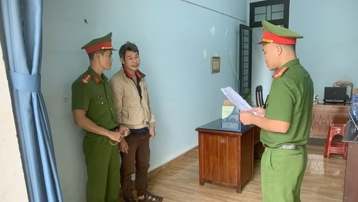 Tạm giam Hồ Xuân Quyền