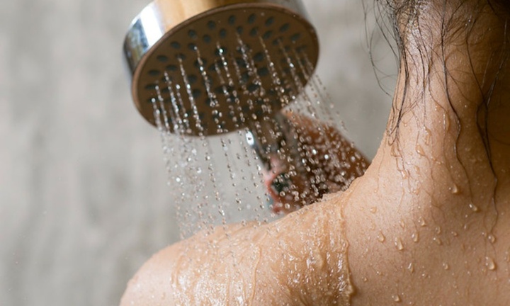 Lưu ý quan trọng khi tắm mùa đông để giảm nguy cơ đột quỵ