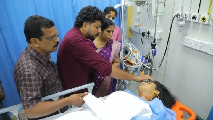 Cô dâu gặp tai nạn khi đi trang điểm, chú rể quyết định đám cưới ngay tại bệnh viện