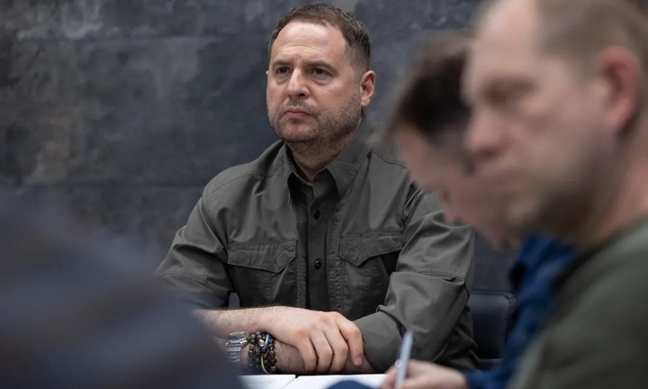 Tổng thống Zelensky nhận loạt 