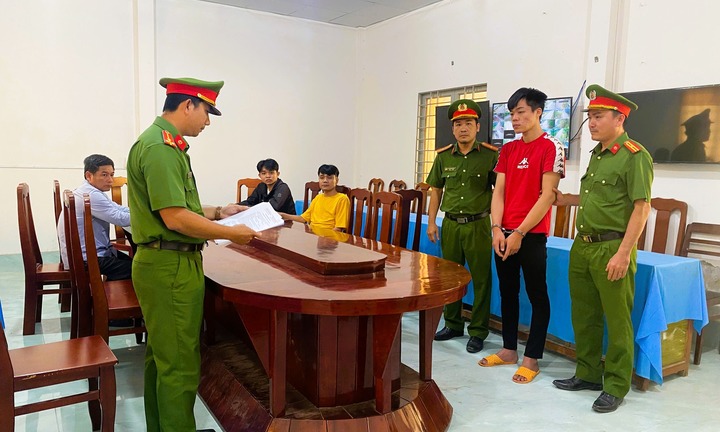 Tin pháp luật nổi bật 24h qua: Mang xe máy của dì ruột đi cầm cố để lấy tiền chơi game, Trần Minh Sang bị khởi tố