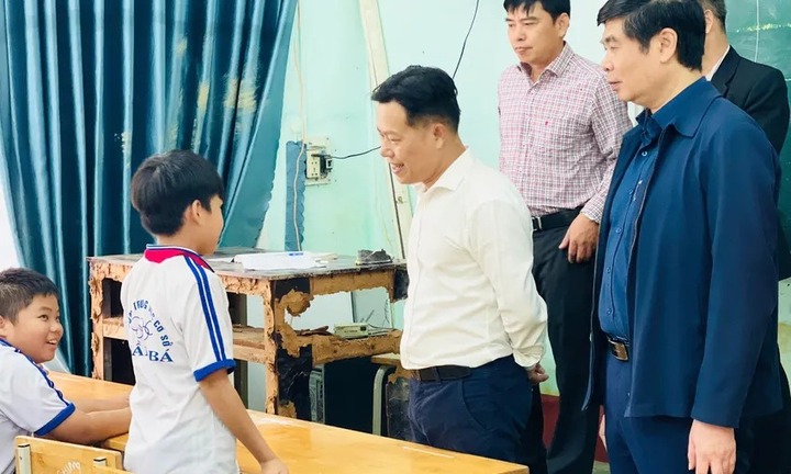 Tin tức giáo dục 24h: Lũ cuốn trôi, hư hỏng hơn 448.000 sách giáo khoa ở Gia Lai