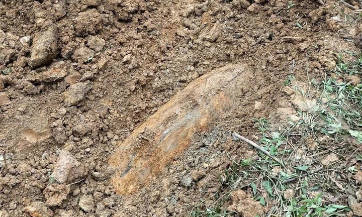 Phát hiện quả bom 340kg trong vườn nhà dân ở Quảng Trị