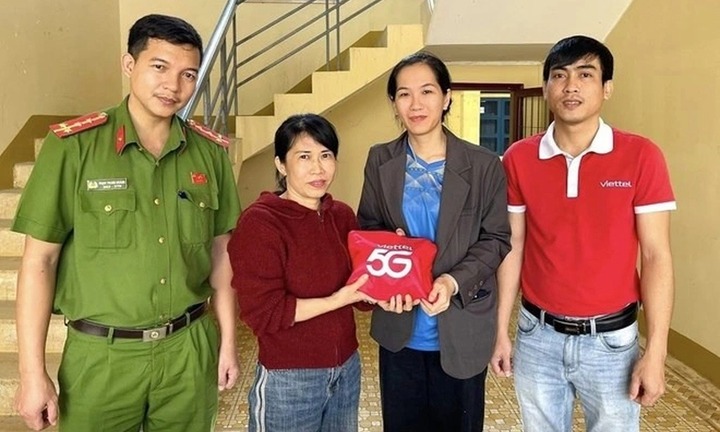 Tin thời sự ngày (3/12): Phát hiện điều bất ngờ trong chiếc túi màu đỏ bên đường