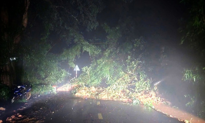 Đèo Gia Bắc ở Lâm Đồng sạt lở nghiêm trọng, giao thông chia cắt