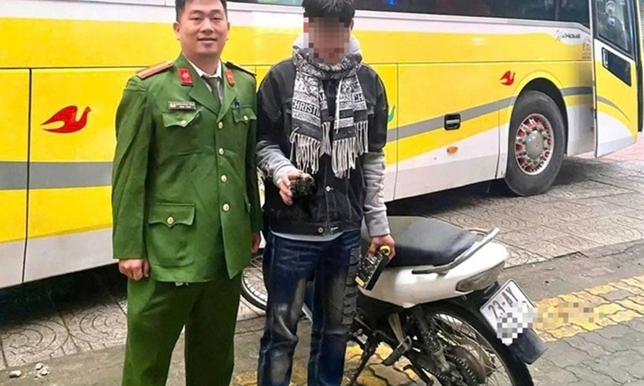 Lái xe máy đi gặp