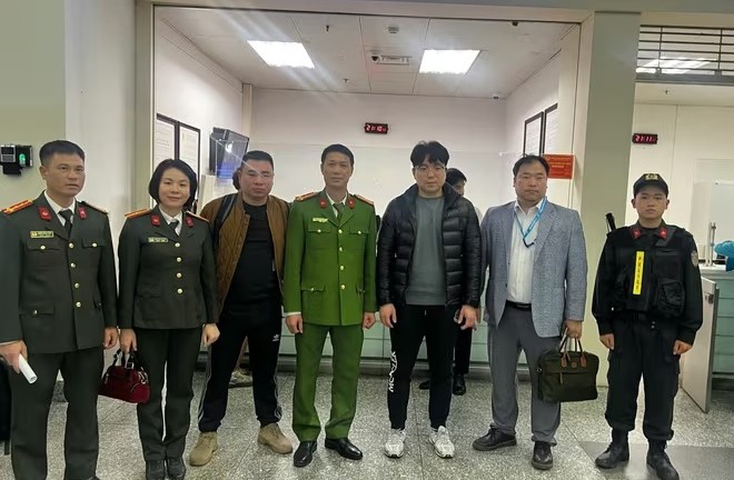 Công an bắt Choi Joon Kyoung - đối tượng truy nã đỏ của Interpol