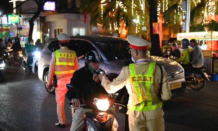 Hơn 1.600 lái xe vi phạm nồng độ cồn trong tối 5/12