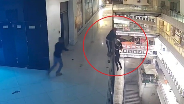 Clip: Phát hiện cô gái định