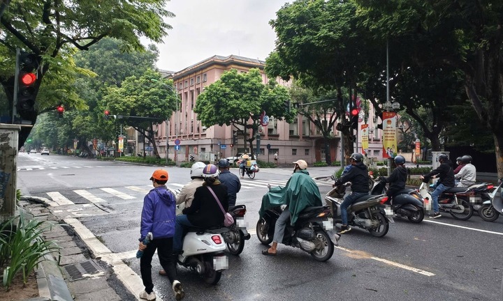 Dừng xe để nghe điện thoại có bị xử phạt ?