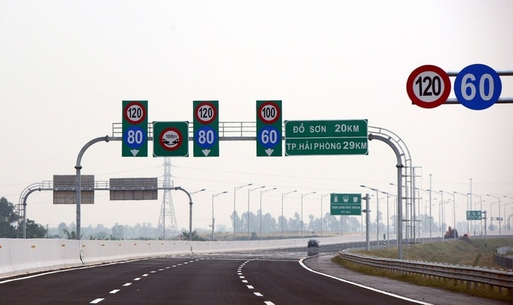 Mức xử phạt nào đối với ô tô chạy