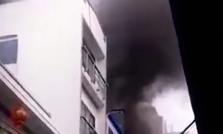 Hiện trường vụ cháy nhà 3 tầng do chập điện tại TP.HCM