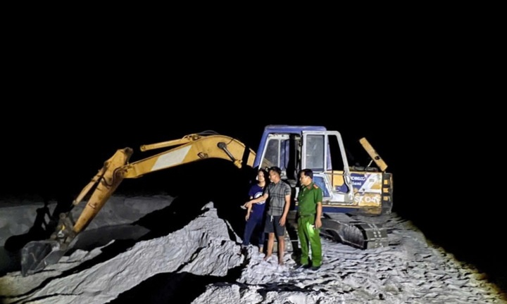 Khởi tố đối tượng nhiều lần khai thác cát trái phép ở Quảng Trị