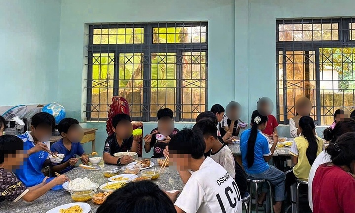 Dự án “Nuôi em” đóng băng tài khoản, một số trường học băn khoăn về bữa ăn học sinh từng được hỗ trợ
