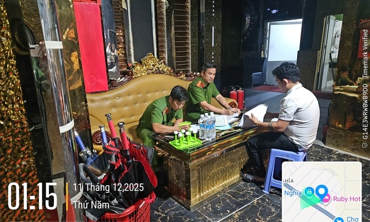 Công an đột kích quán karaoke Bến Thượng Hải lúc 1h sáng, phát hiện bí mật bên trong lớp chắn