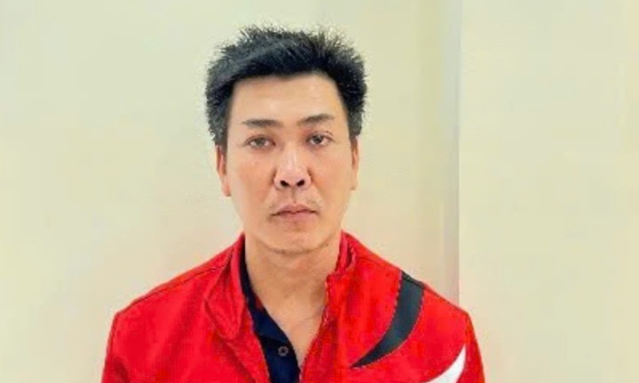 Danh tính đối tượng chiếm đoạt 2 tỷ đồng của đồng nghiệp để đánh bạc vừa bị bắt tạm giam