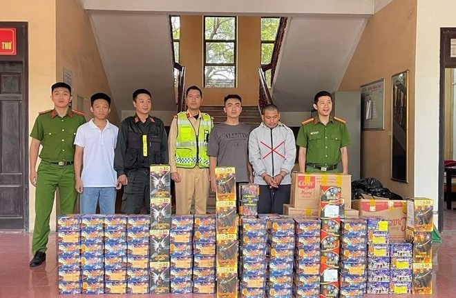 Công an Nghệ An bắt quả tang đối tượng vận chuyên trái phép 345kg pháo nổ