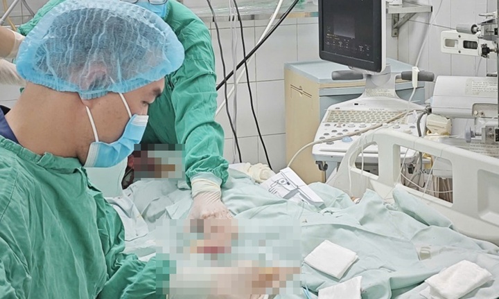 Nữ giáo viên ở Hà Nội nguy kịch sau khi ăn món 