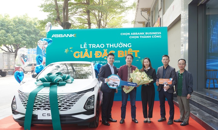 ABBANK trao thưởng xe OMODA C5 cho doanh nghiệp trúng giải đặc biệt chương trình “Chọn ABBANK Business – Chọn Thành công”